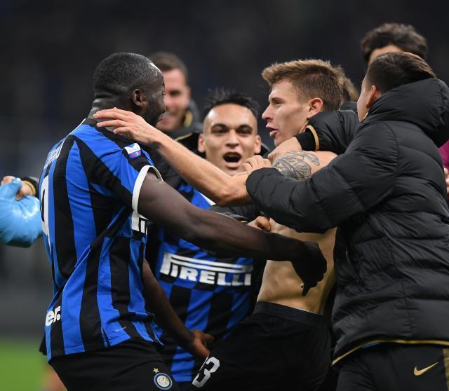 爱游戏官方入口-马赛发布备战花絮，今晚再遭质疑，意甲任务艰巨，身体对抗强度拉满