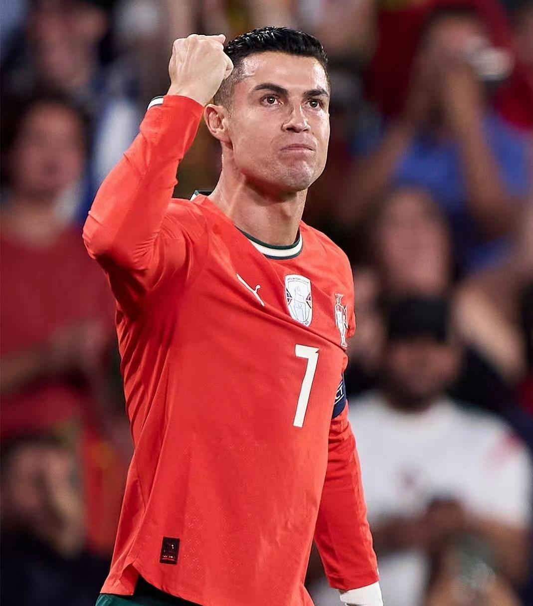 爱游戏官网-c罗回归曼联首秀比赛回放