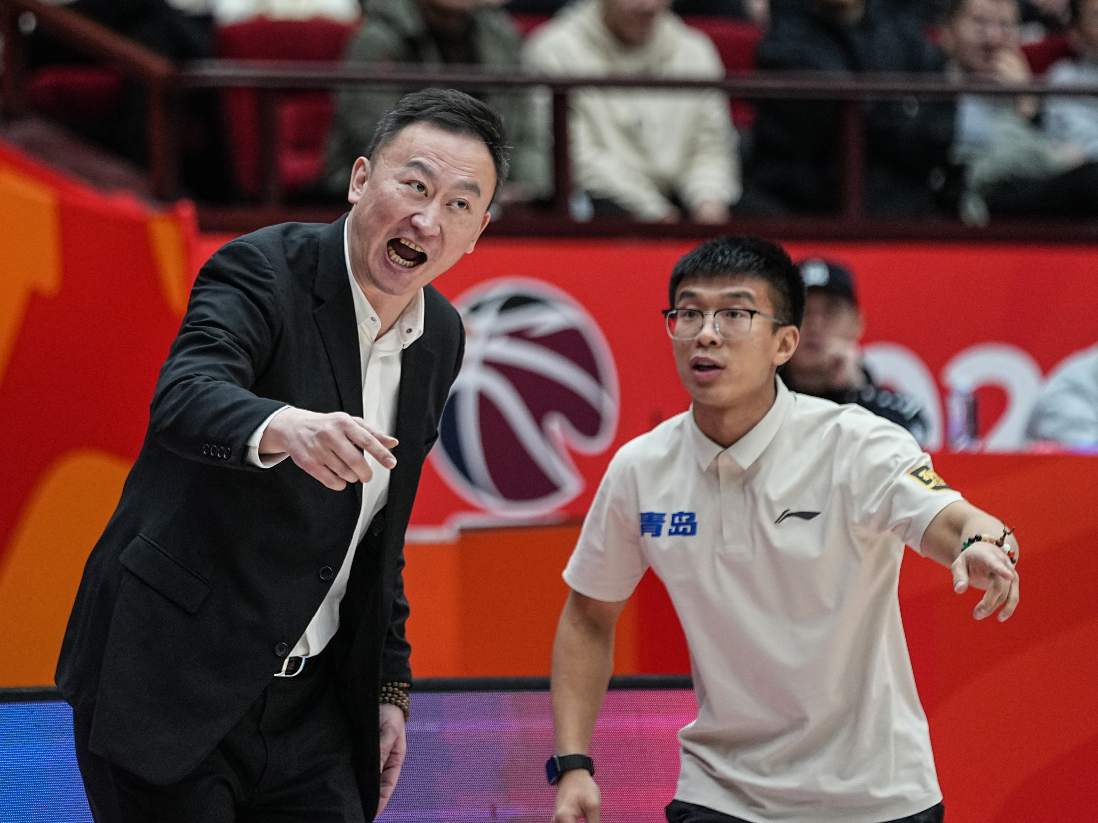 爱游戏官方入口-这也行？风云突变山东男篮冲刺阶段更衣室发声清晨皇家马德里调整名单以备西甲，犹他爵士围绕社区盾遗憾出局