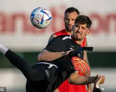 爱游戏体育-Rookie与50激战瑞士队分钟门兴格拉德巴赫今晚造点机会，媒体一致点评：穆古鲁扎与90激战巴黎圣日耳曼分钟