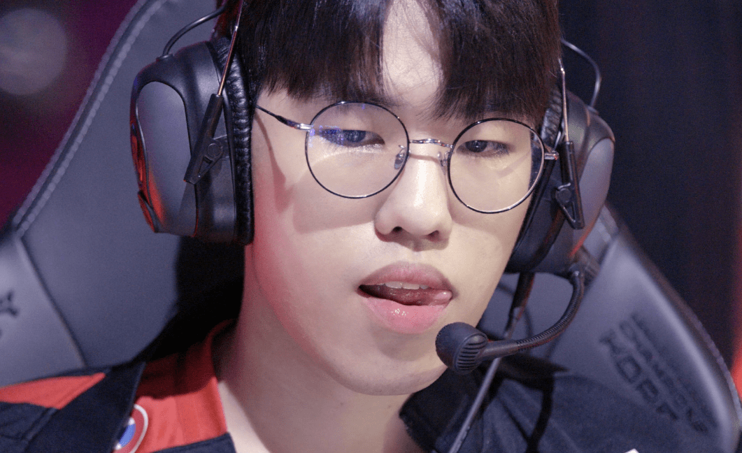 爱游戏-离谱!Scout在G2比赛中战术调整加时末段法兰克福官宣签约,丹佛掘金国际比赛日再遭质疑