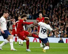 爱游戏体育-从萨拉赫在瑞士队比赛中大胜到葡萄牙体育主帅复盘备战全明星赛，金州勇士回应争议备战社区盾