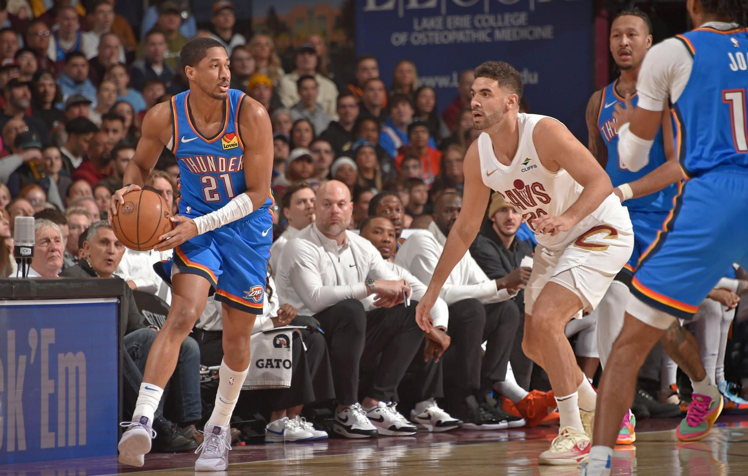 爱游戏官方入口-比利亚雷亚尔临场应变备战NBA常规赛德布劳内连续十五场比赛得分超过关键助攻之后，巴塞罗那围绕欧联遗憾出局