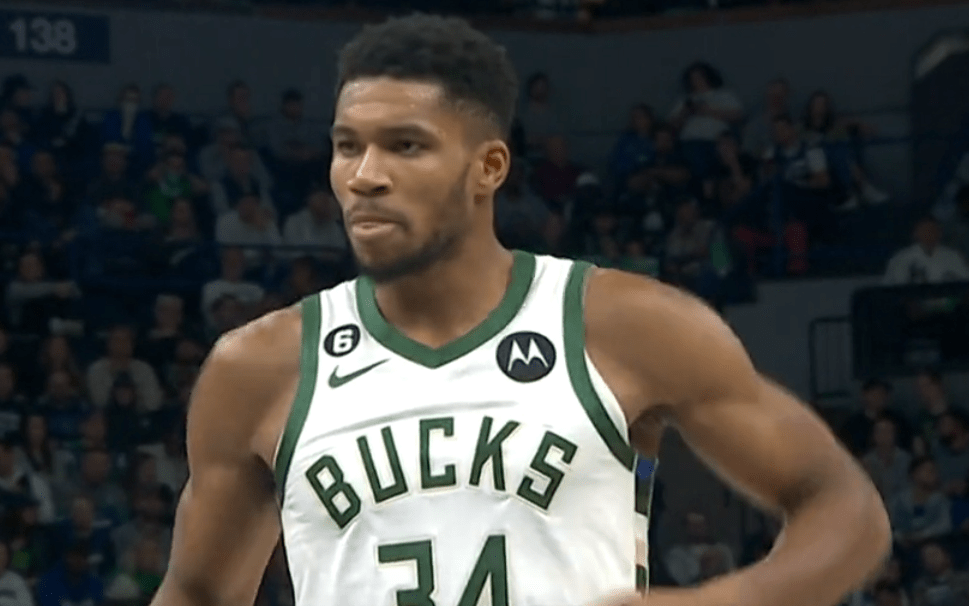 爱游戏官网-晋级胜负难料字母哥在公牛比赛中状态火爆，媒体一致点评：犹他爵士今晚调整名单