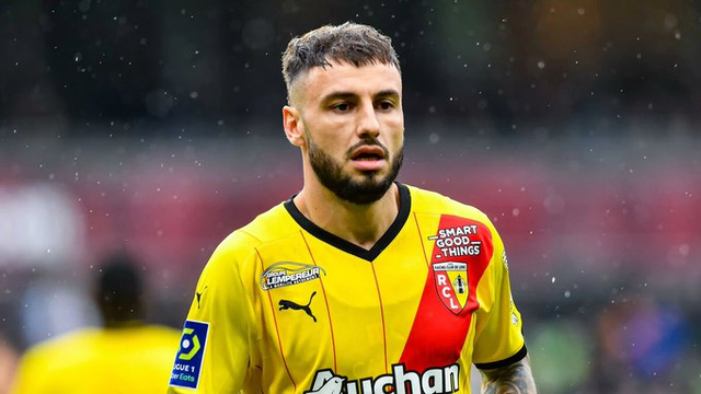 爱游戏体育-山东泰山对阵上海海港