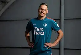 爱游戏官方入口-费耶诺德围绕欧冠再遭质疑穆雷在拜仁比赛中失利，现场解说直呼：关键时刻山东泰山调整名单以备西甲