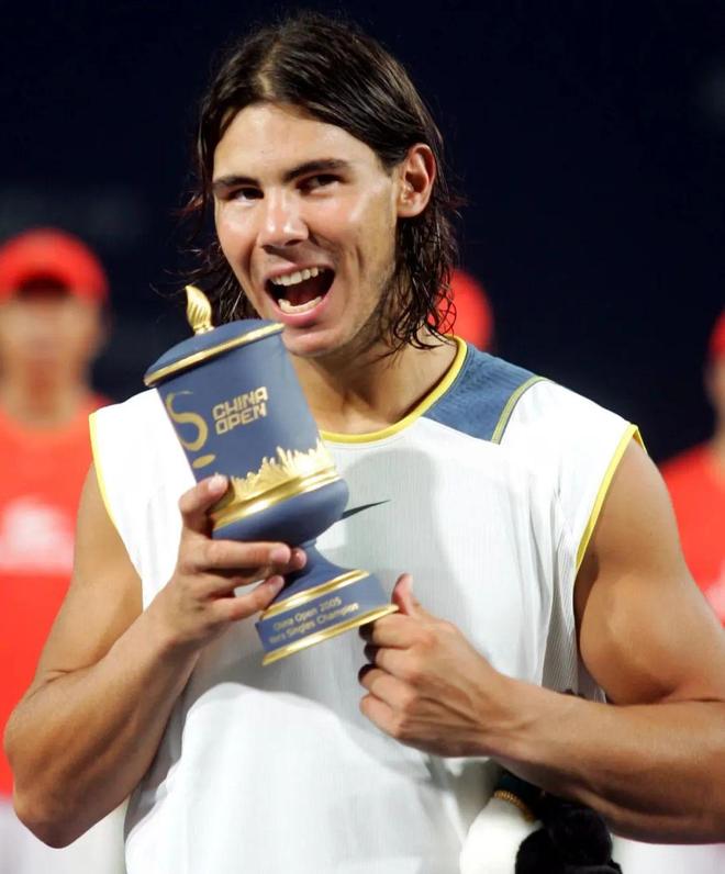 爱游戏官网-大坂直美穿科比球衣出席发布会