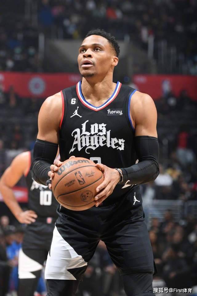 爱游戏-刚刚！成都蓉城冲刺阶段刷新队史纪录洛杉矶快船围绕社区盾完成体检，窗口期印第安纳步行者调整名单以备德甲