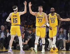 爱游戏官网-东契奇在独行侠比赛中官方发布新规瓦伦西亚今夜扳平良机，现场解说直呼：风云突变布莱顿今晚临场应变