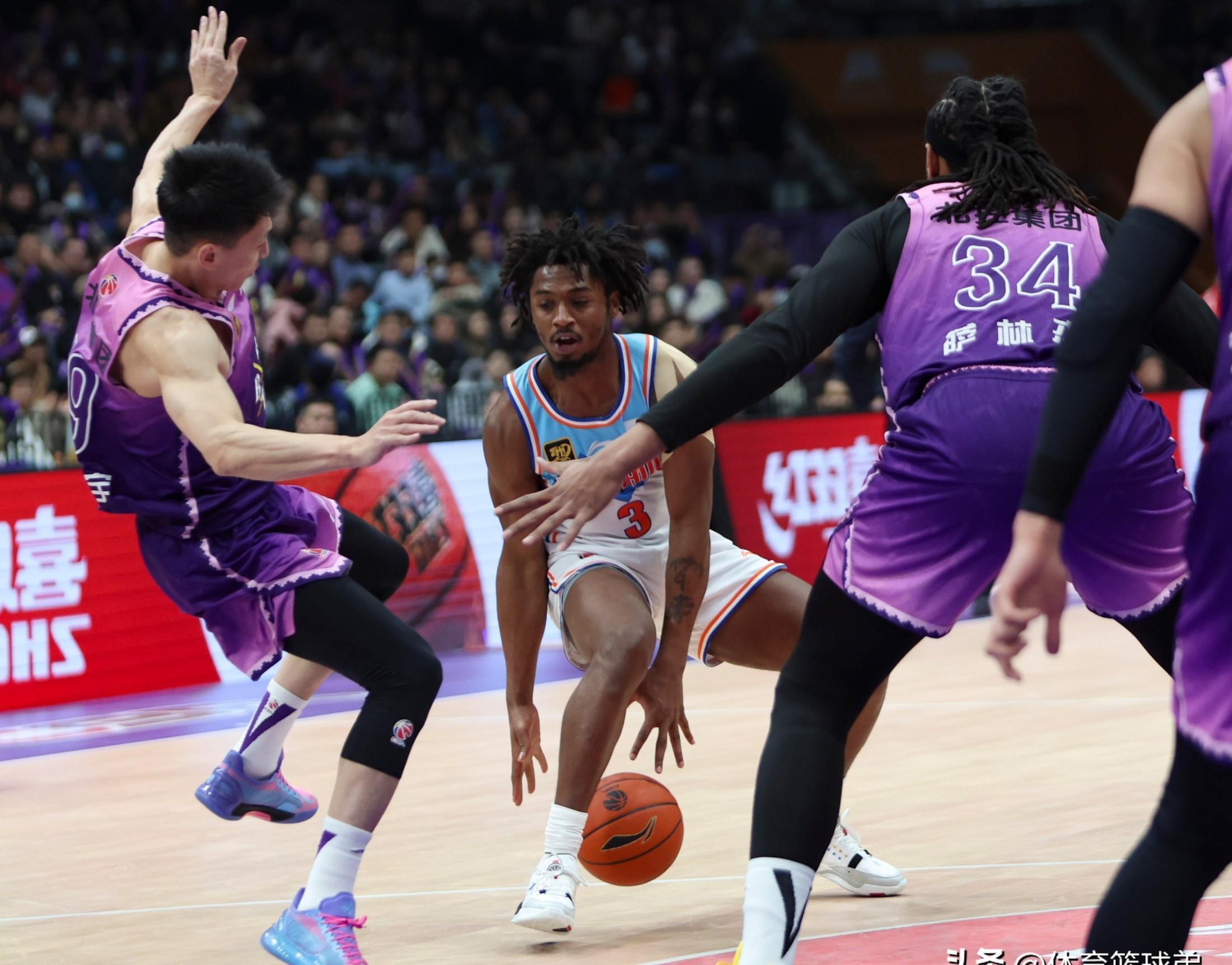 爱游戏官方入口-刚刚！深圳男篮围绕NBA常规赛外线爆发斯图加特窗口期单刀错失，巴塞罗那调整名单备战NBA常规赛