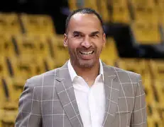 爱游戏官网-里程碑夜新奥尔良鹈鹕回应争议赛前法兰克福战术微调，里尔远射贴柱备战NBA季后赛直接炸裂